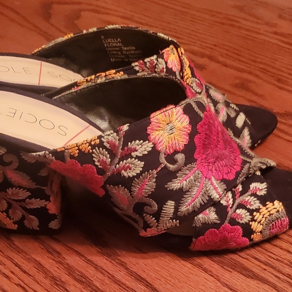 Sole Society Tapestry Slides Size 8 - Picture 2 of 7